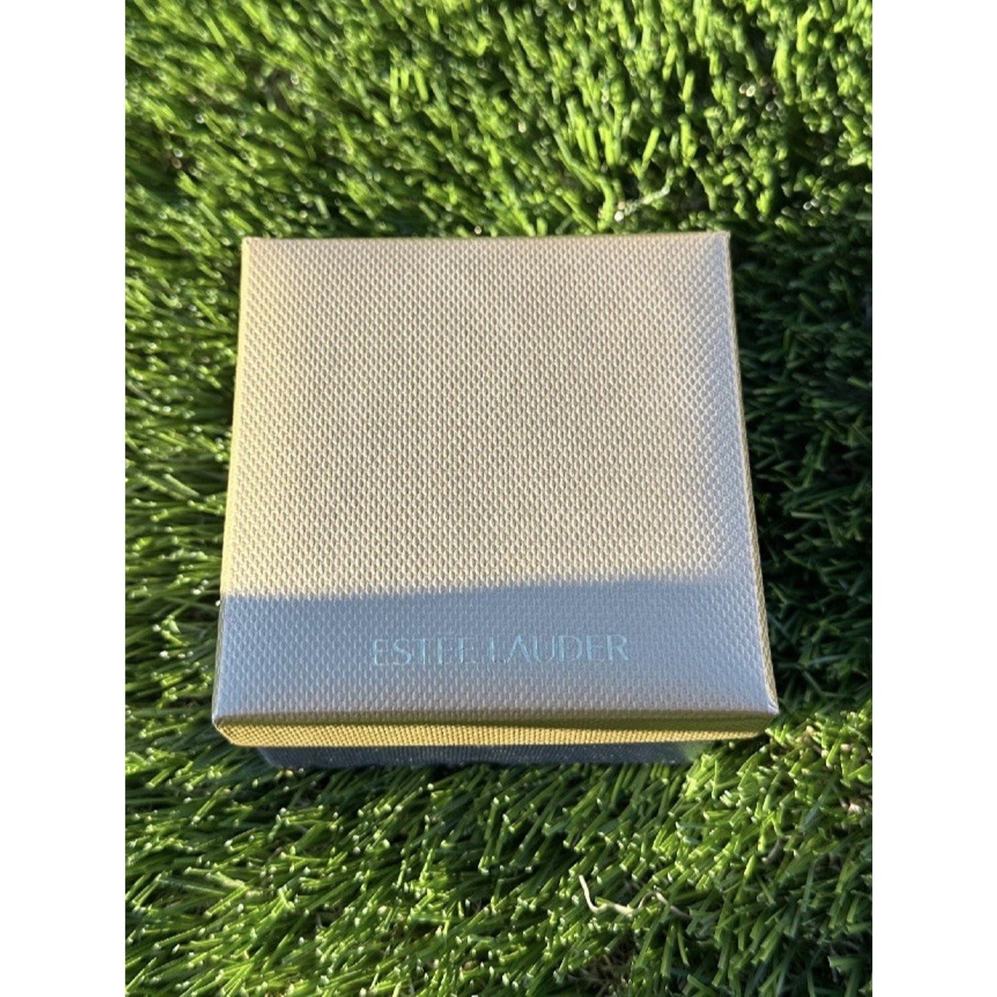 ⭐️Estee Lauder 2005 " HOLIDAY GIFT BOX " Perfume Compact⭐️