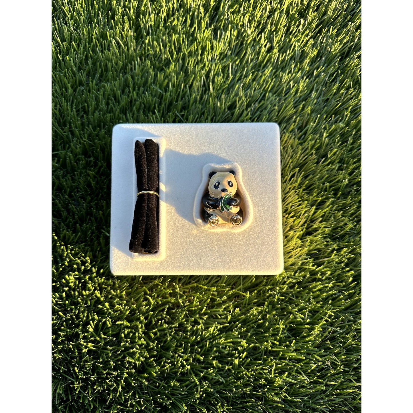 NIB! 1998 - Estee Lauder Knowing Panda Perfume Compact With Velvet Bag