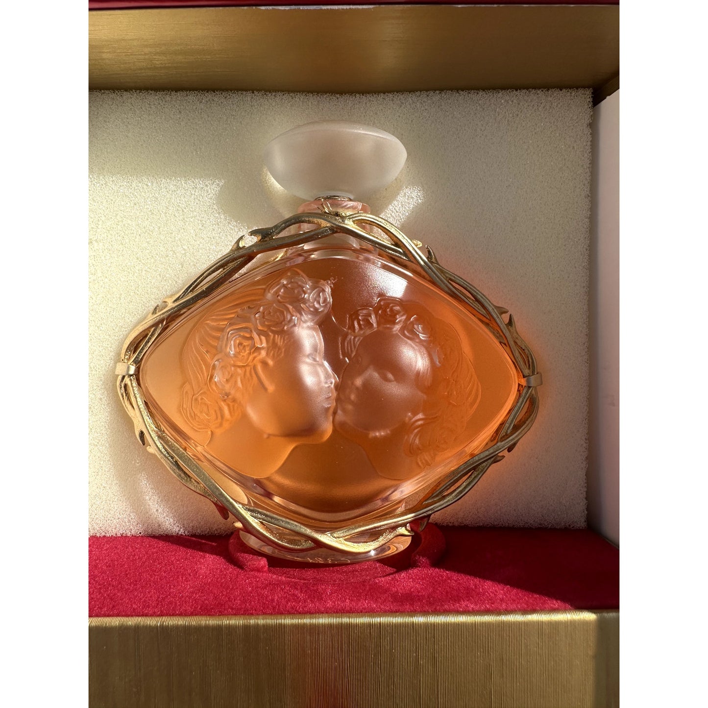 Lalique Ltd. Edition 1999 Perfume Bottle “Le Baiser” 3.3 Oz. MINT & Unopened