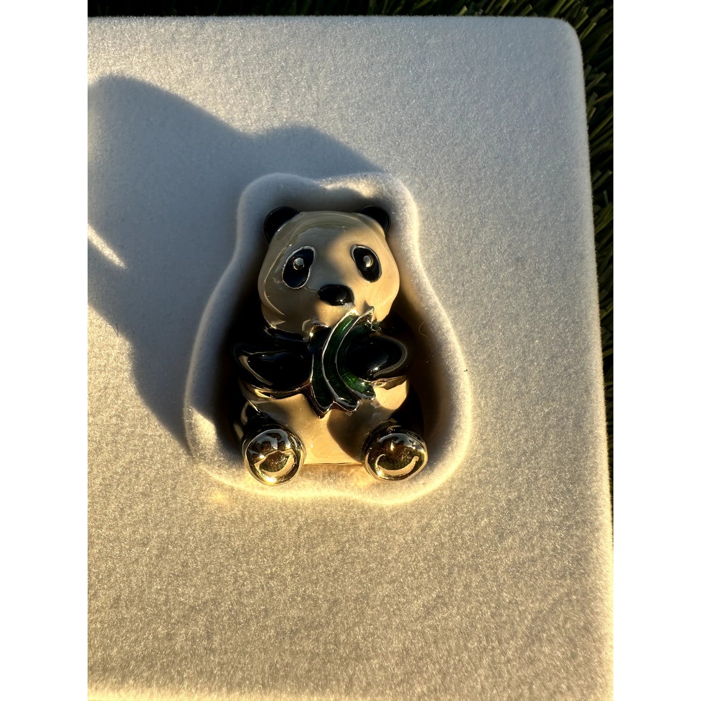 NIB! 1998 - Estee Lauder Knowing Panda Perfume Compact With Velvet Bag