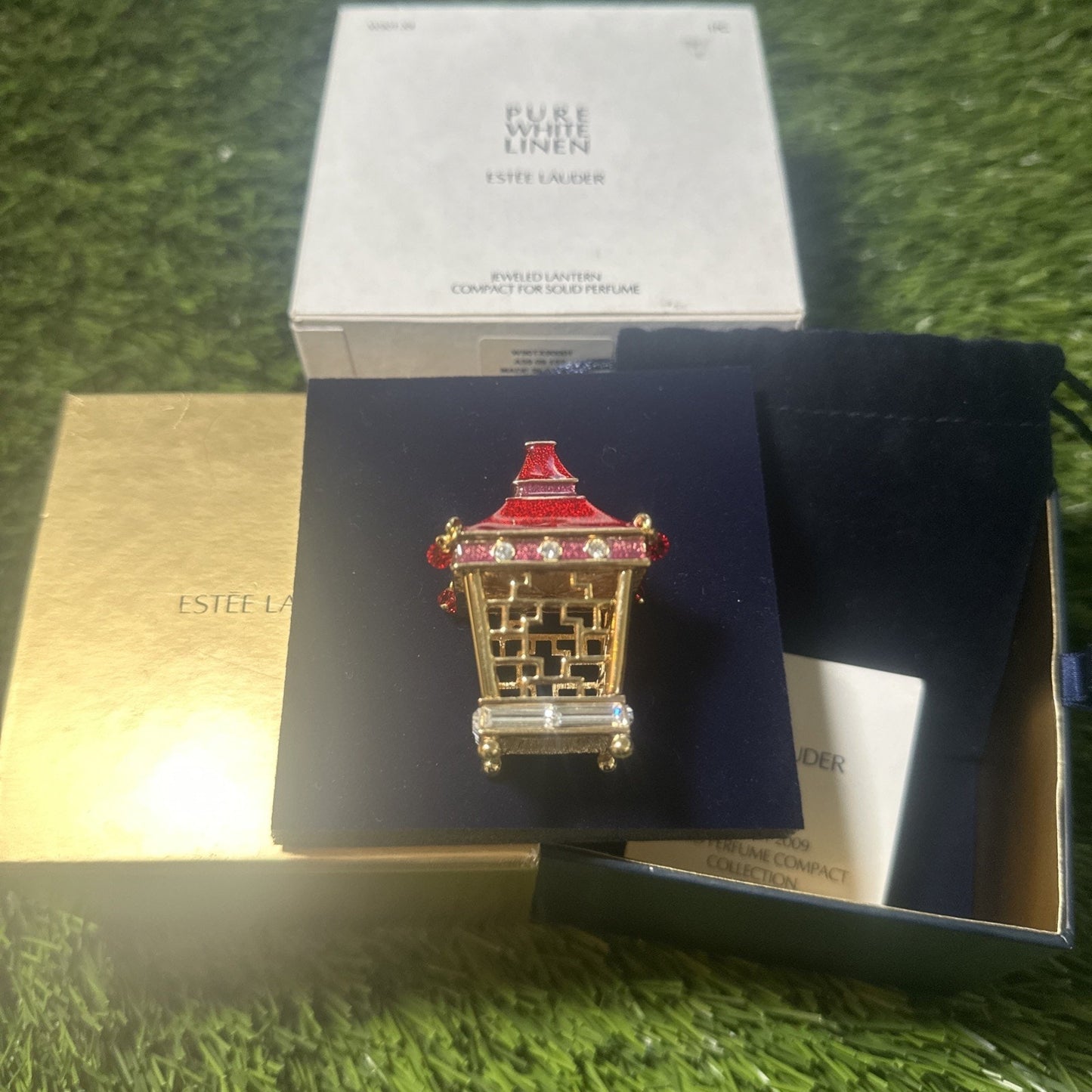 NIB Estee Lauder 2009 Jeweled Lantern Solid Perfume Compact Pure White Linen NEW
