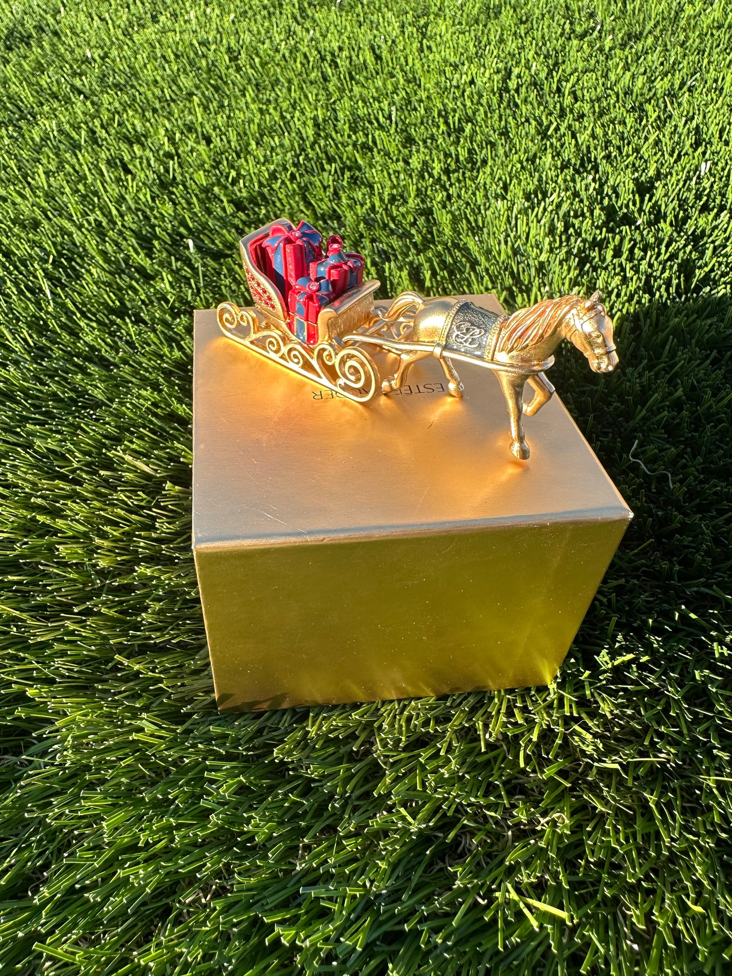 Ultra Rare Estée Lauder One Horse Open Sleigh Perfume Compact / Trinket