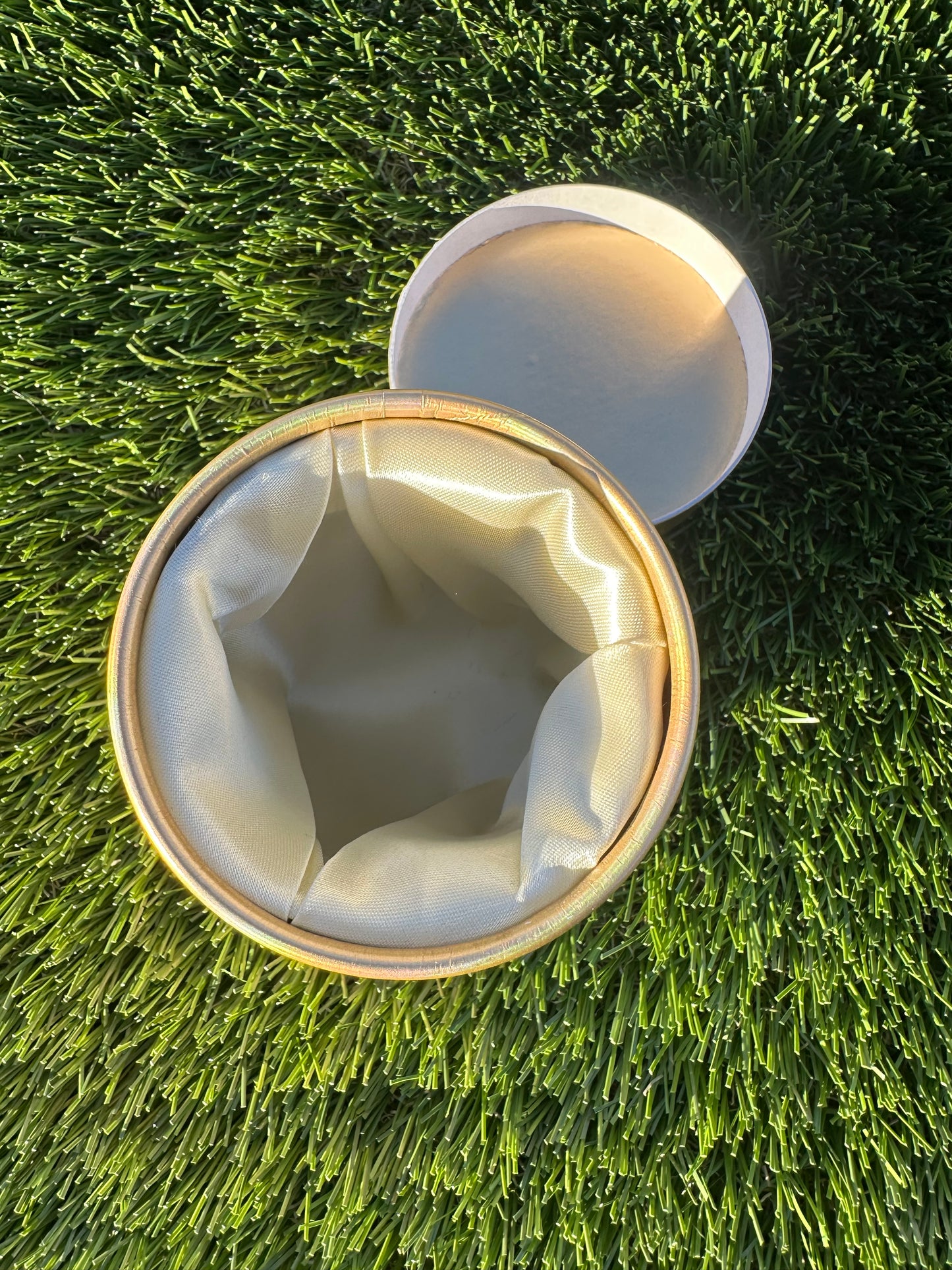 Estée Lauder sparkling Polar Bear Solid Perfume Compact Trinket