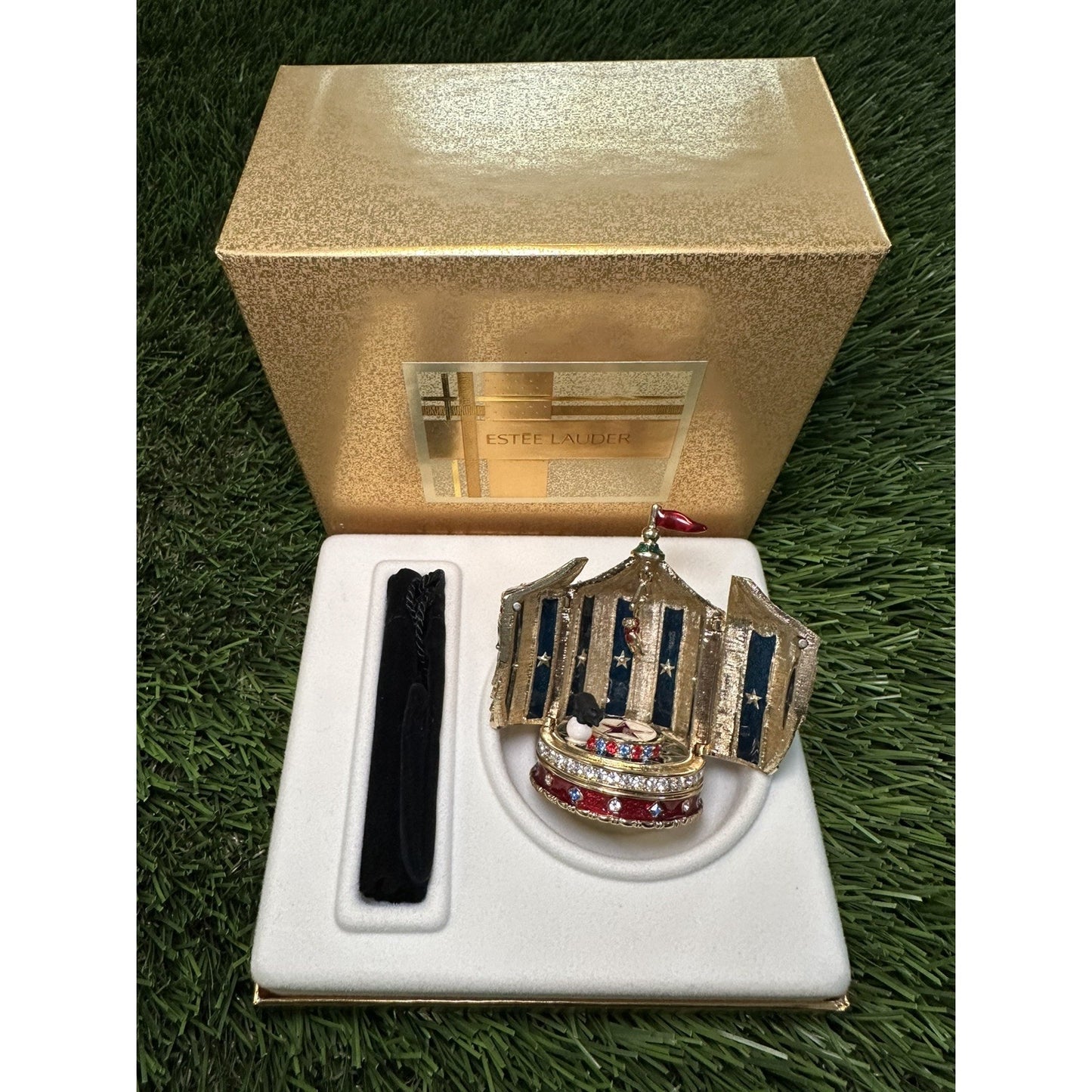 Estée Lauder Beautiful Circus Tent Solid Perfume Compact 2001 w/ Box