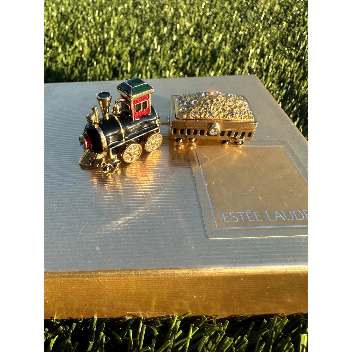 ⭐️Estée Lauder “Locomotive” Solid Perfume Compact⭐️