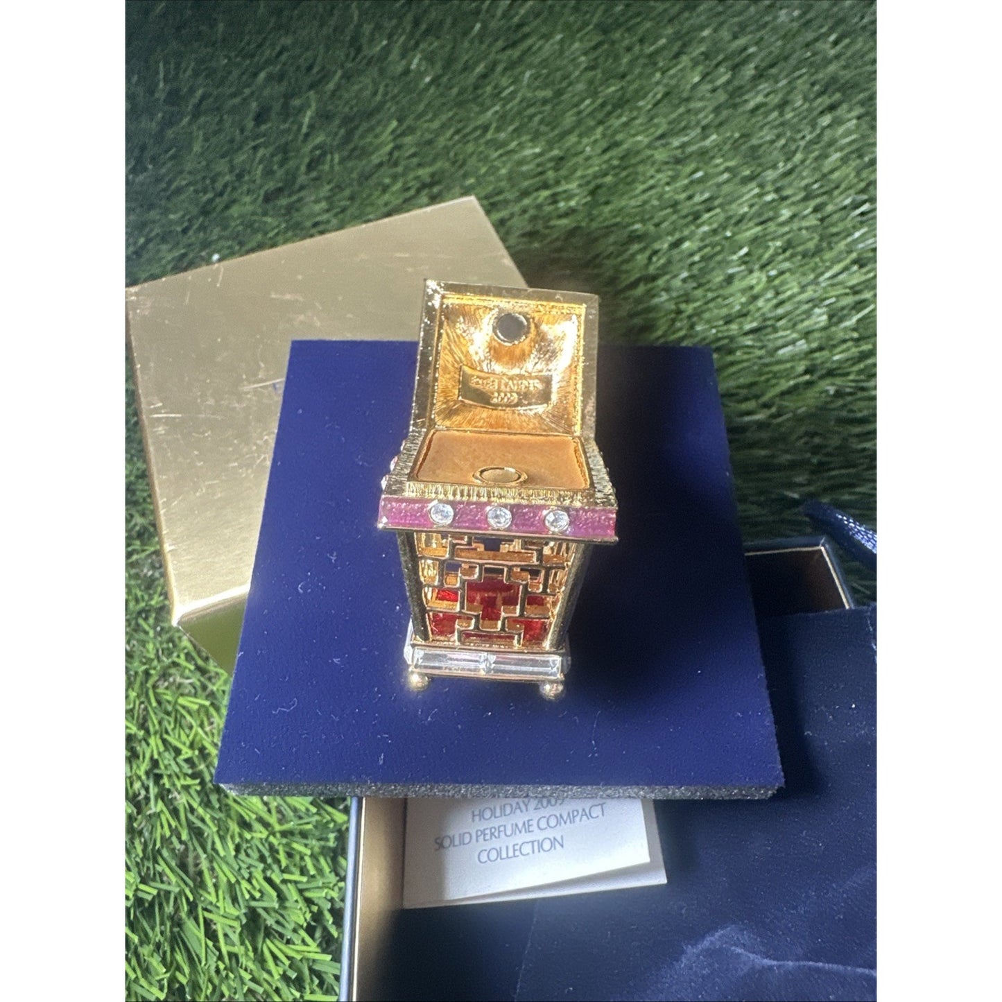 NIB Estee Lauder 2009 Jeweled Lantern Solid Perfume Compact Pure White Linen NEW