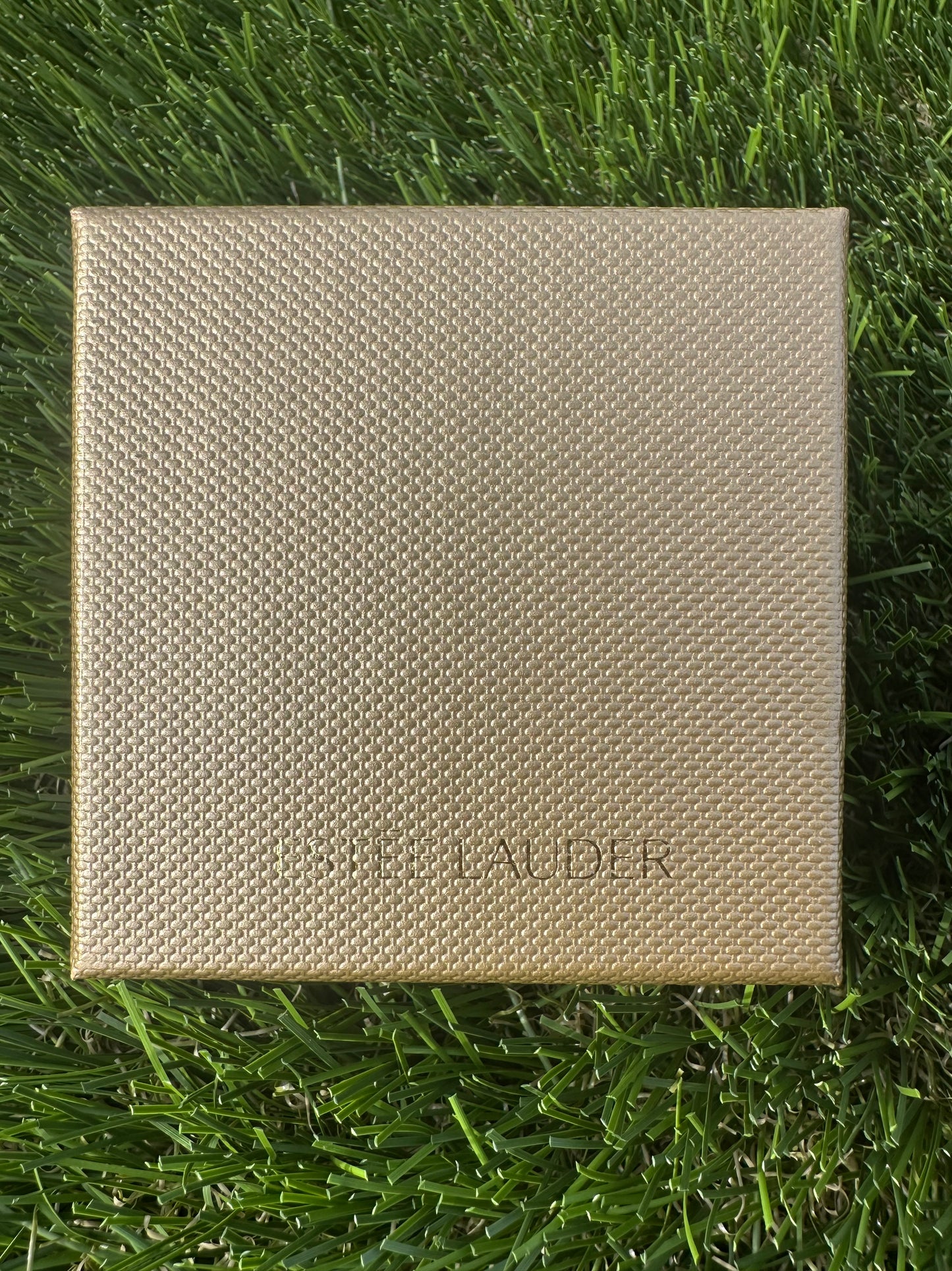 Estée Lauder Lucidity With Love Crystal Hearts Pressed Powder Compact 06 Transparent