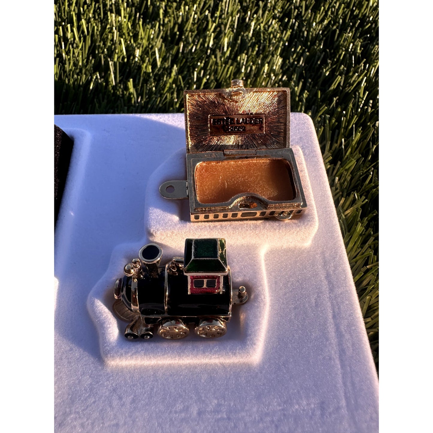 ⭐️Estée Lauder “Locomotive” Solid Perfume Compact⭐️