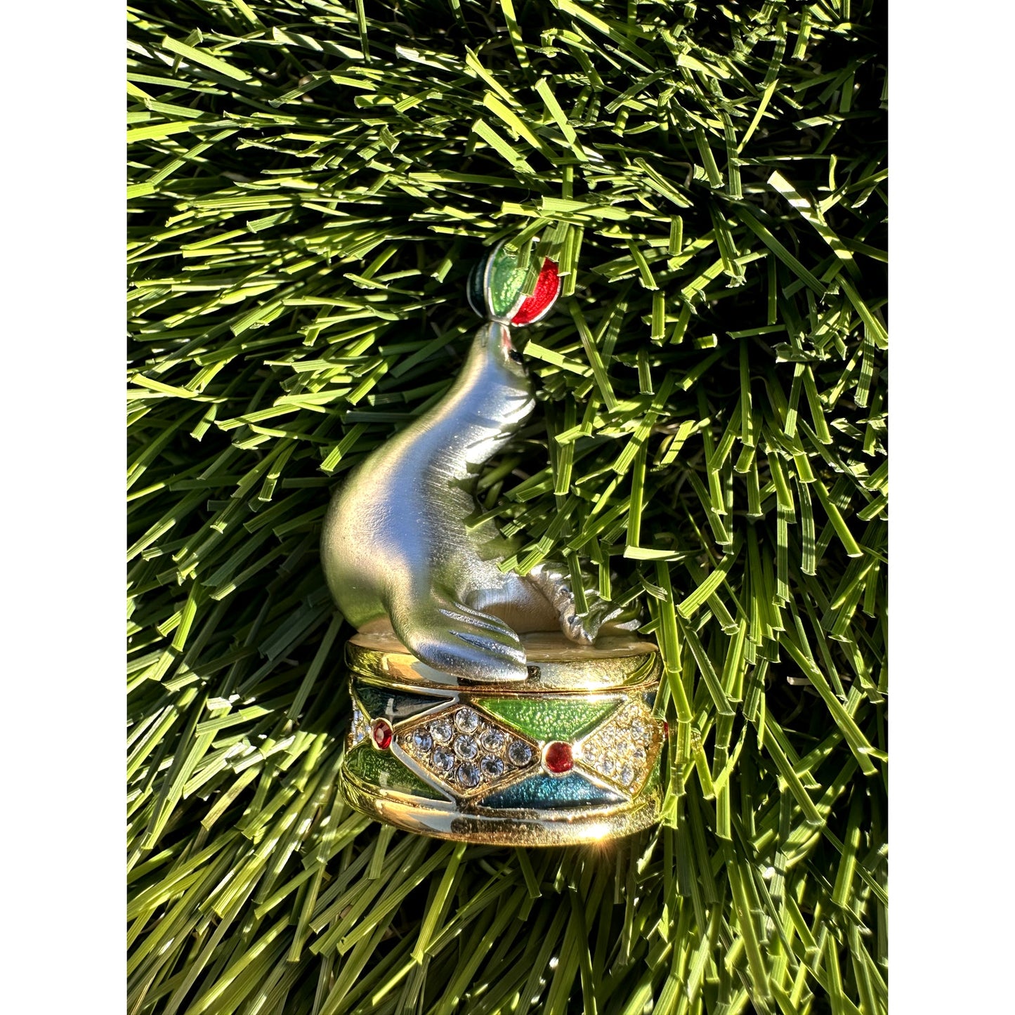 Estee Lauder 'Silver Juggling Seal' Solid Perfume Compact