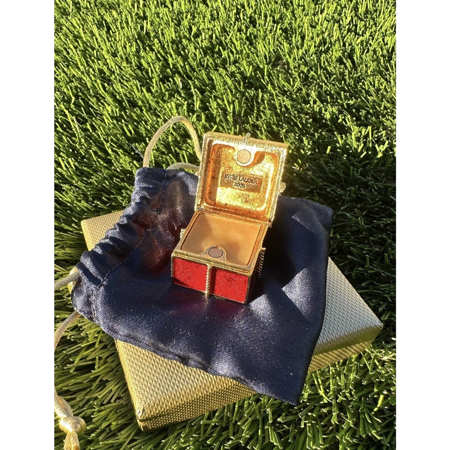 ⭐️Estee Lauder 2005 " HOLIDAY GIFT BOX " Perfume Compact⭐️