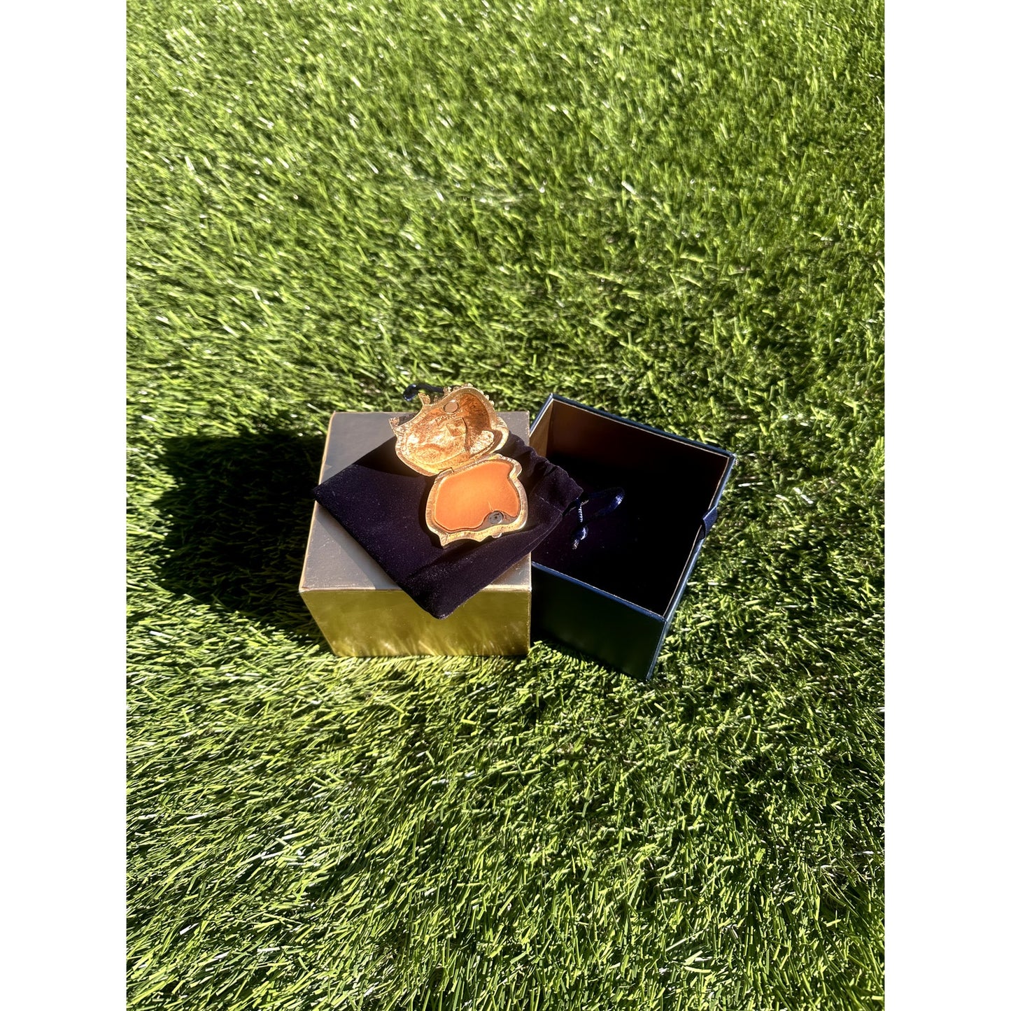 ⭐️Estee Lauder “Glorious Great Wall of China” Solid Perfume Compact⭐️