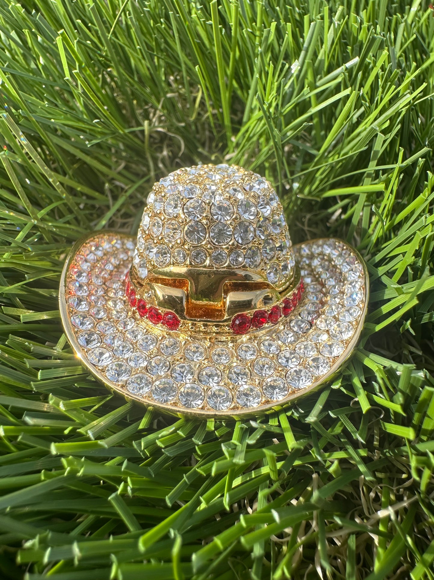 Estée Lauder Dazzling Gold Cowboy Hat Solid Perfume Compact with Red Crystal Star