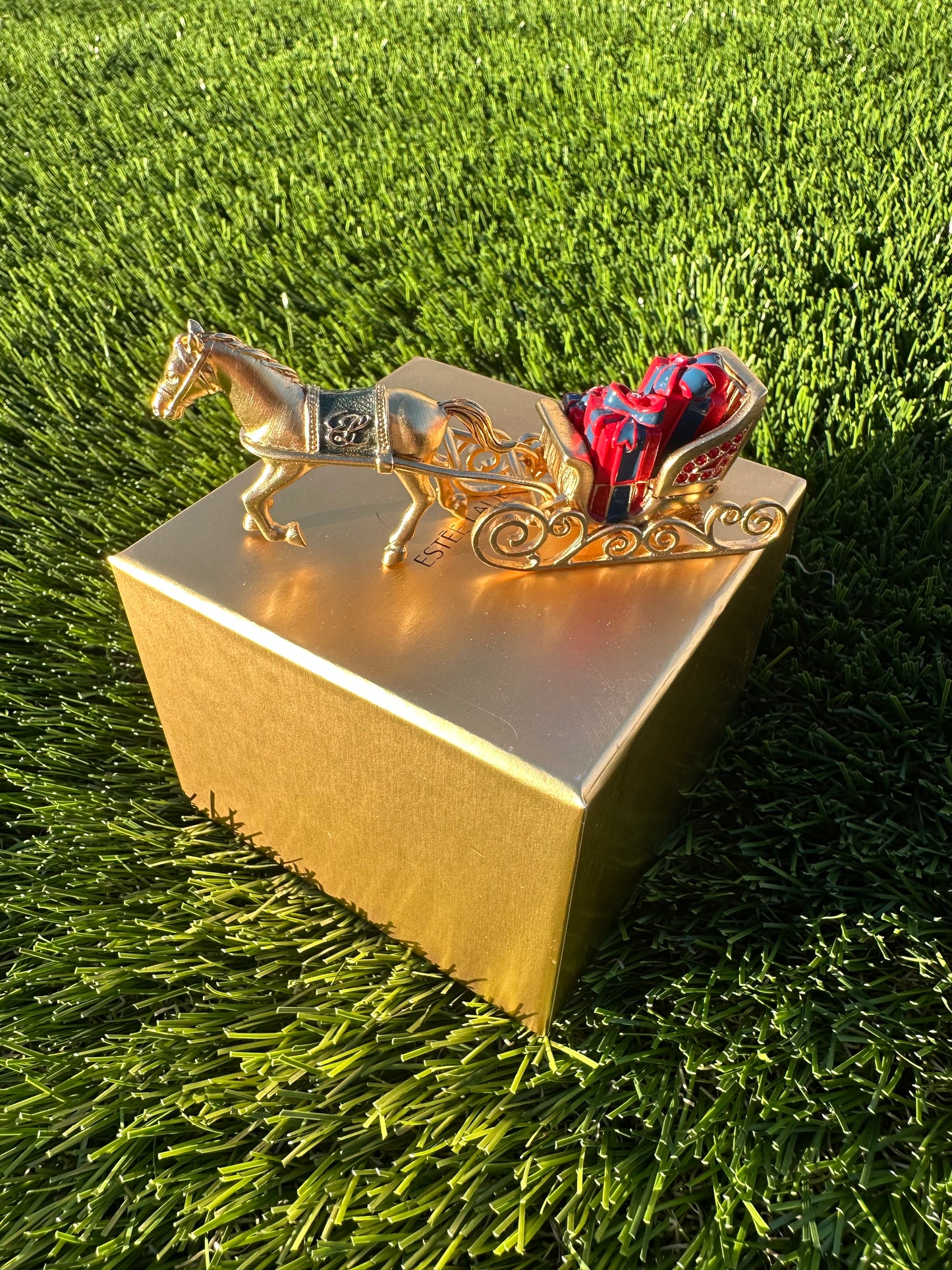 Ultra Rare Estée Lauder One Horse Open Sleigh Perfume Compact / Trinket