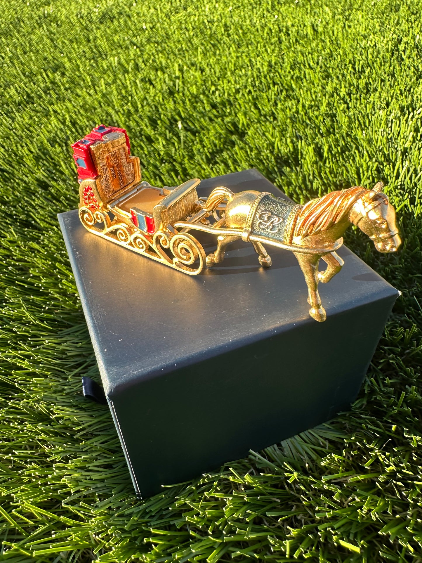 Ultra Rare Estée Lauder One Horse Open Sleigh Perfume Compact / Trinket