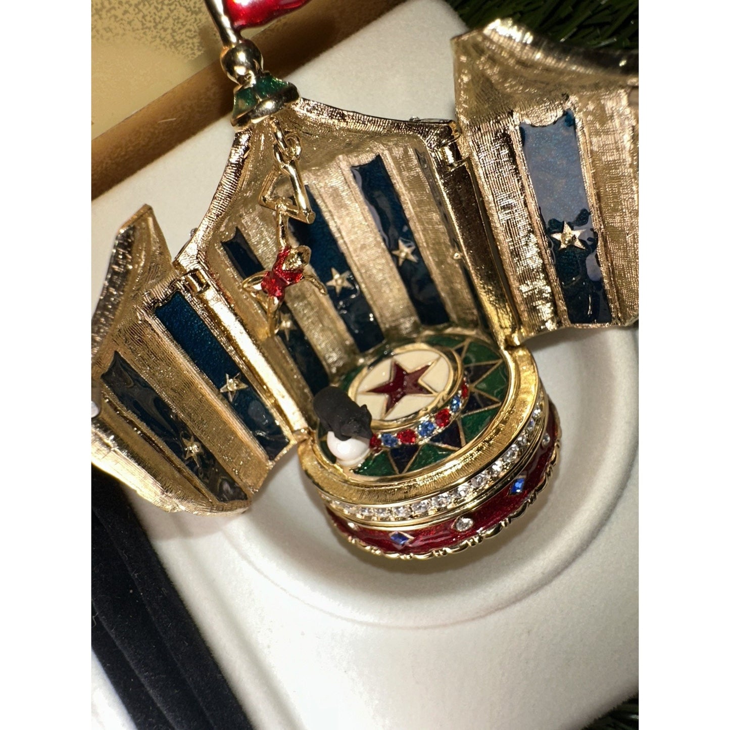 Estée Lauder Beautiful Circus Tent Solid Perfume Compact 2001 w/ Box