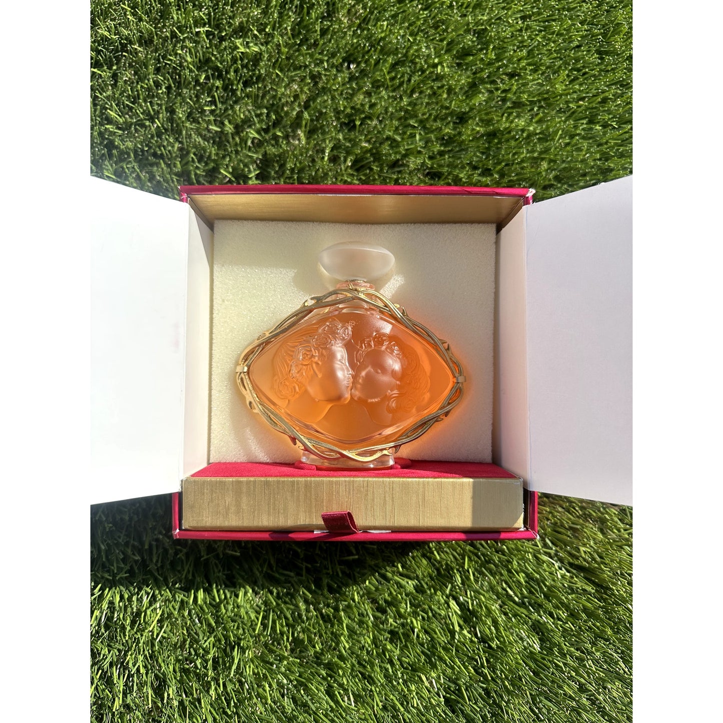 Lalique Ltd. Edition 1999 Perfume Bottle “Le Baiser” 3.3 Oz. MINT & Unopened