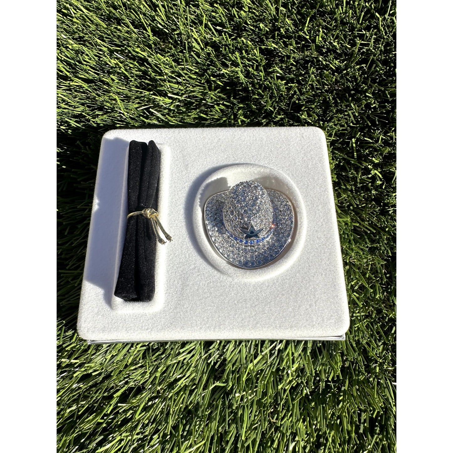Estee Lauder 'Cowboy Hat' Silver Solid Perfume Compact