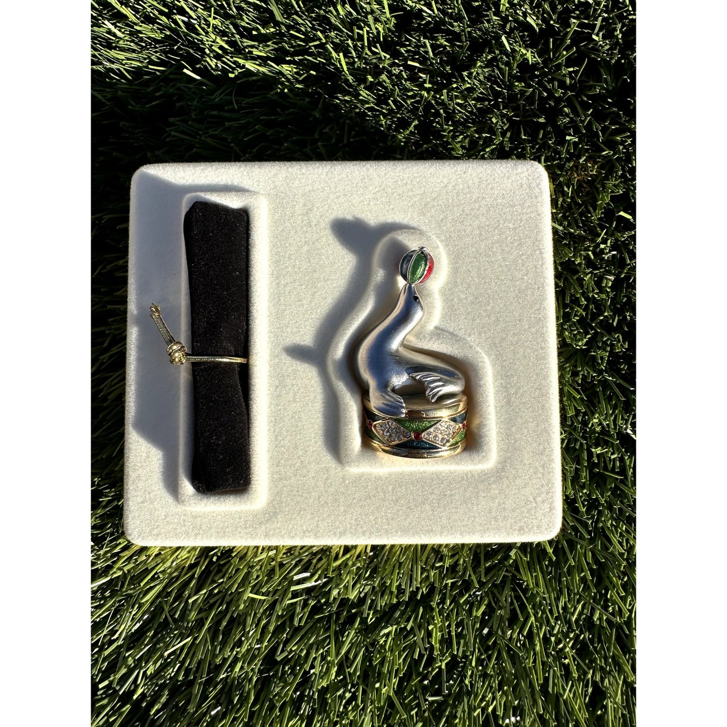 Estee Lauder 'Silver Juggling Seal' Solid Perfume Compact